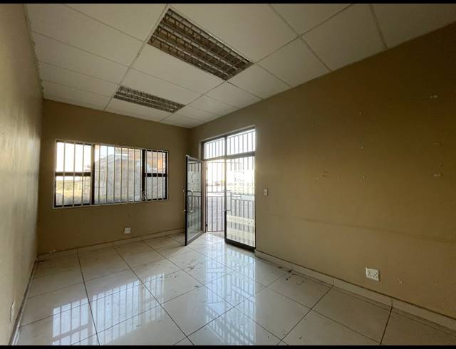 667M² WAREHOUSE TO LET IN HALFWAY HOUSE